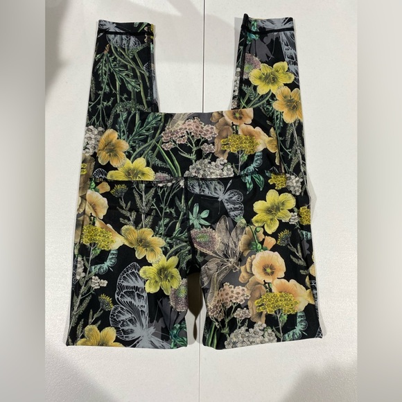 Floral Patterned Leggings fits small - Picture 3 of 3